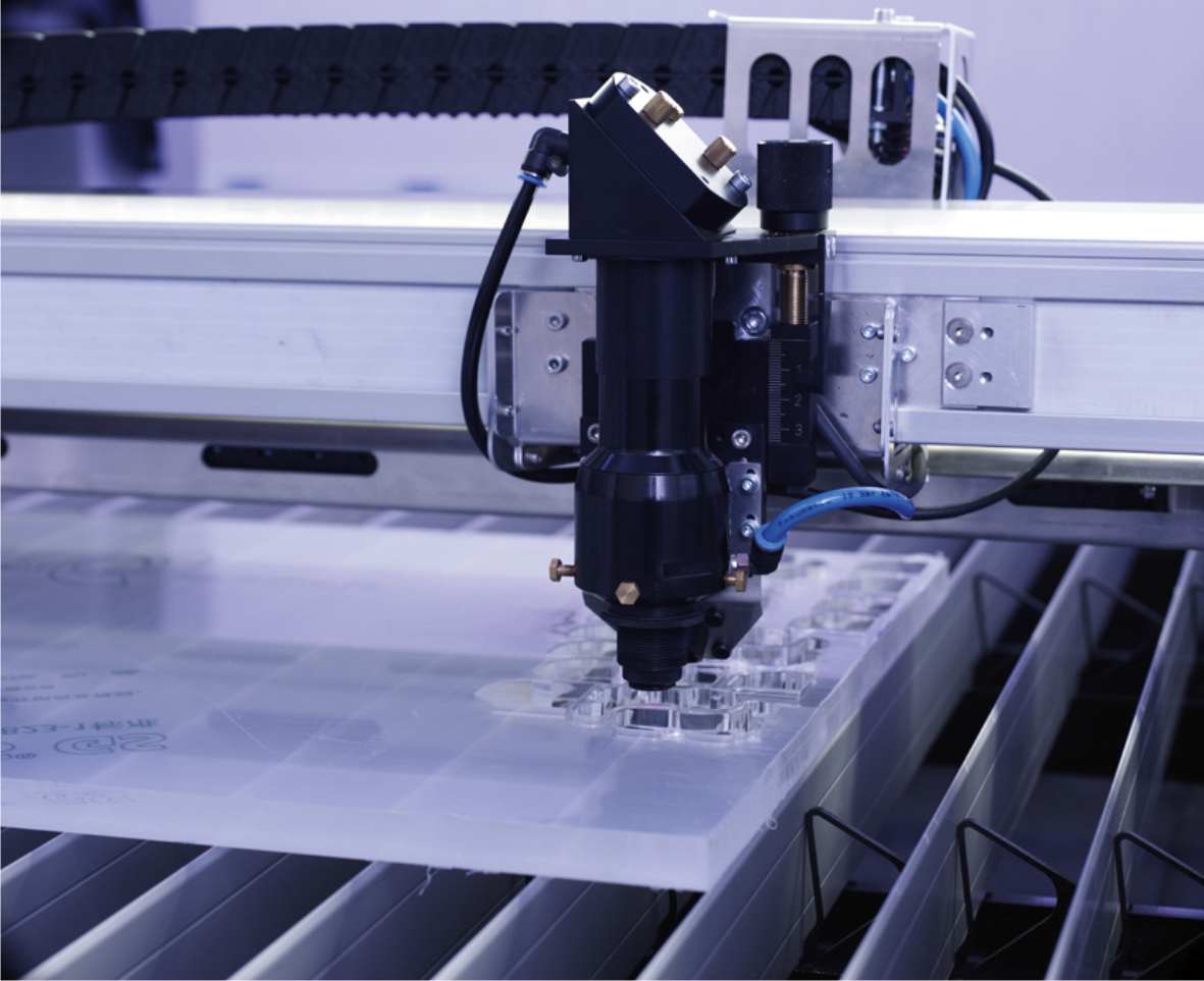 Acrylic cut machine working