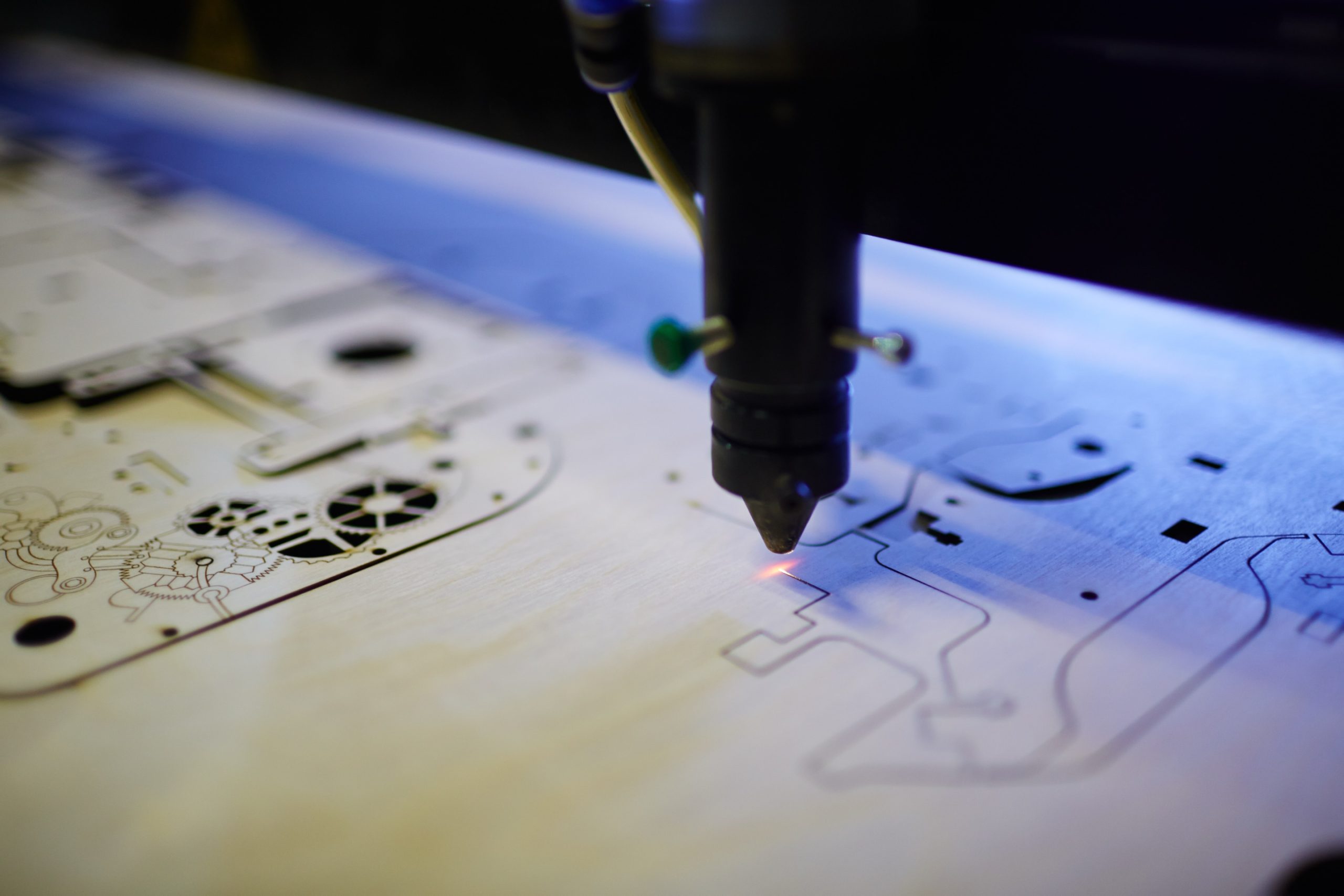 CO2 laser cutting-machine cutting wood design